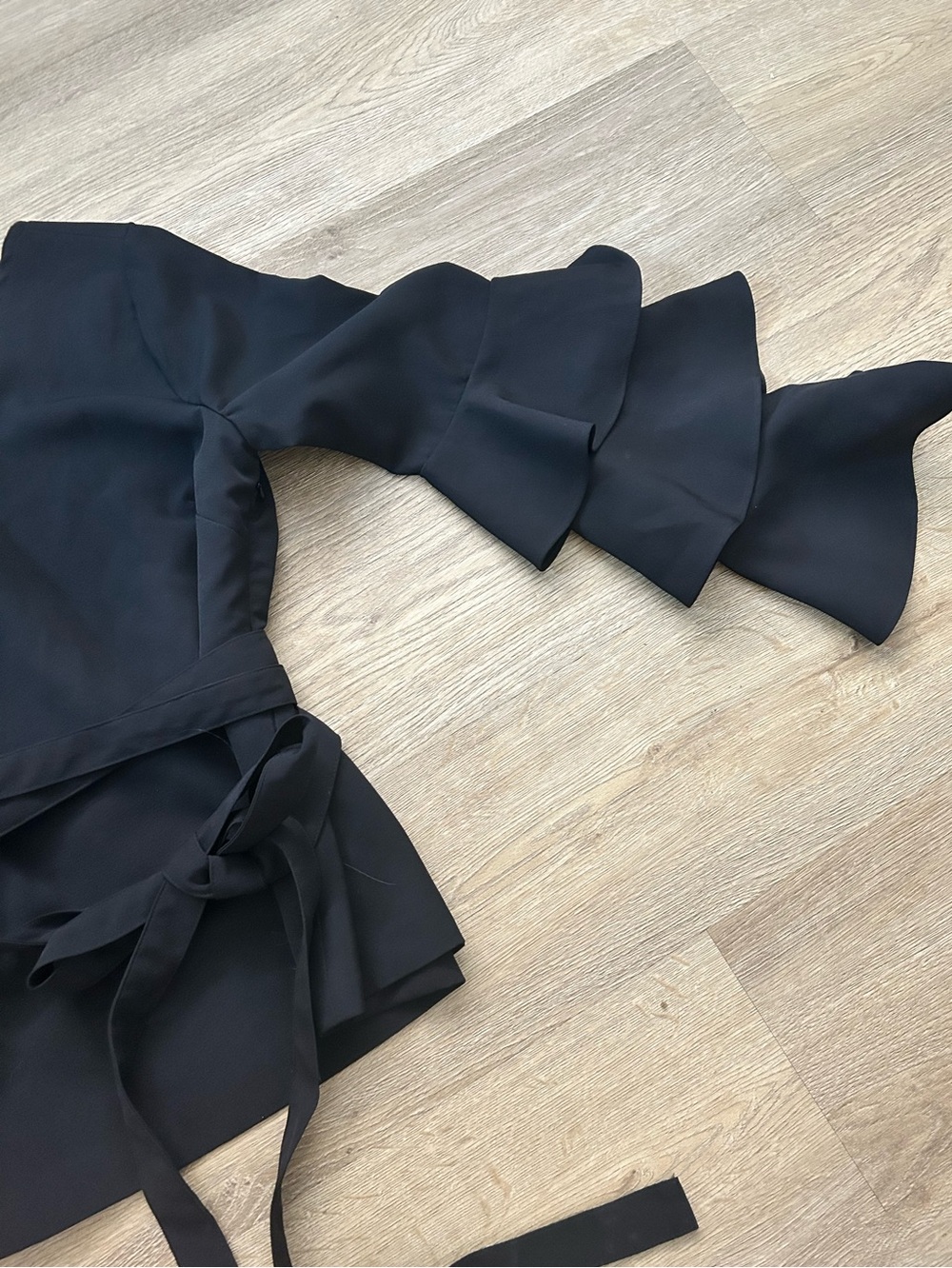 VENUS One Shoulder , Tiered Ruffle Sleeves Belted Blouse |Size 6 - Picture 9 of 9